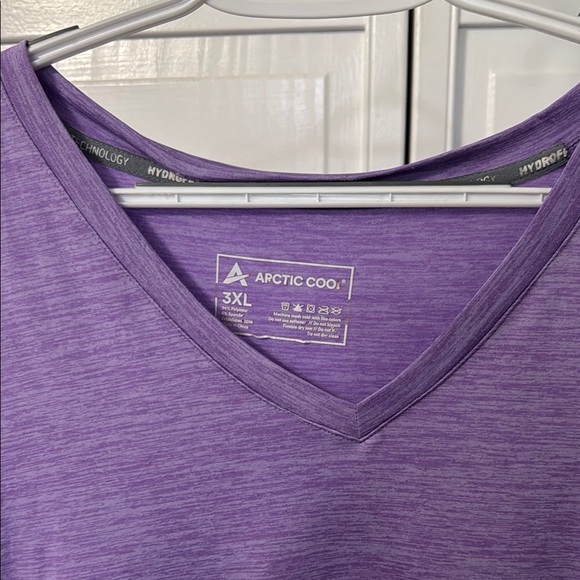 Arctic Cool Bundle of 2 V-Neck T-Shirts - Picture 2 of 6